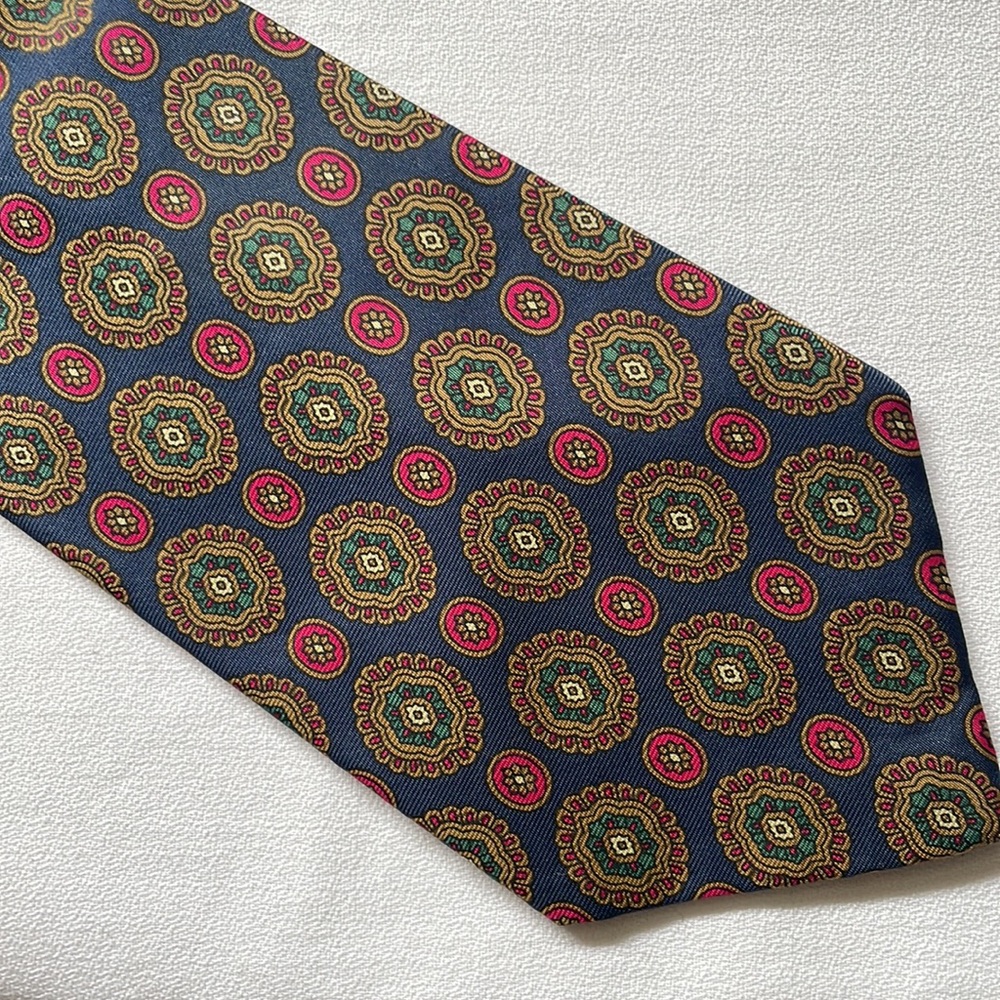 Yves Saint Laurent medallion Foulard 100% silk made in Canada - Picture 7 of 9